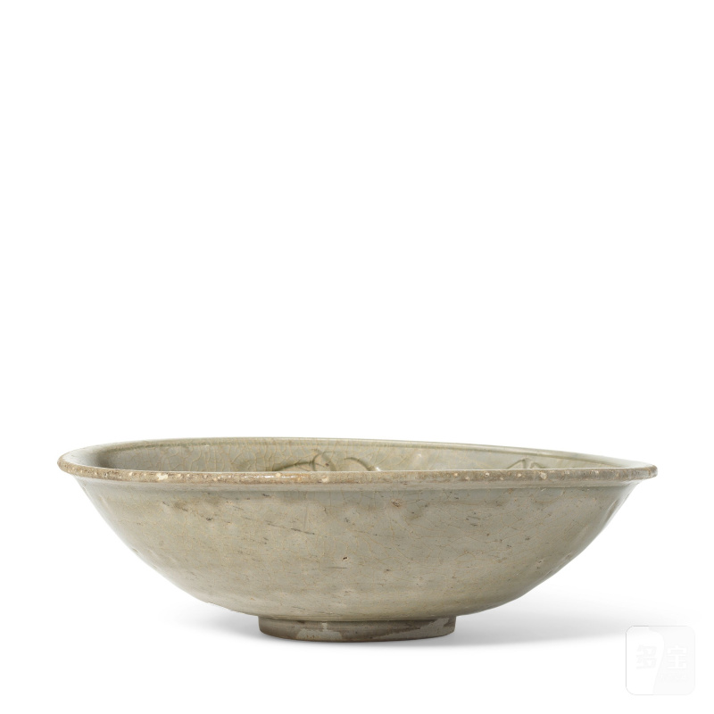 宋 青釉纏枝蓮紋盌 | A CARVED CELADON-GLAZED 'LOTUS' BOWL - 图3